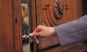 Bedford Locksmith Store Bedford, TX 817-357-4037 - 4a-Door-Unlock